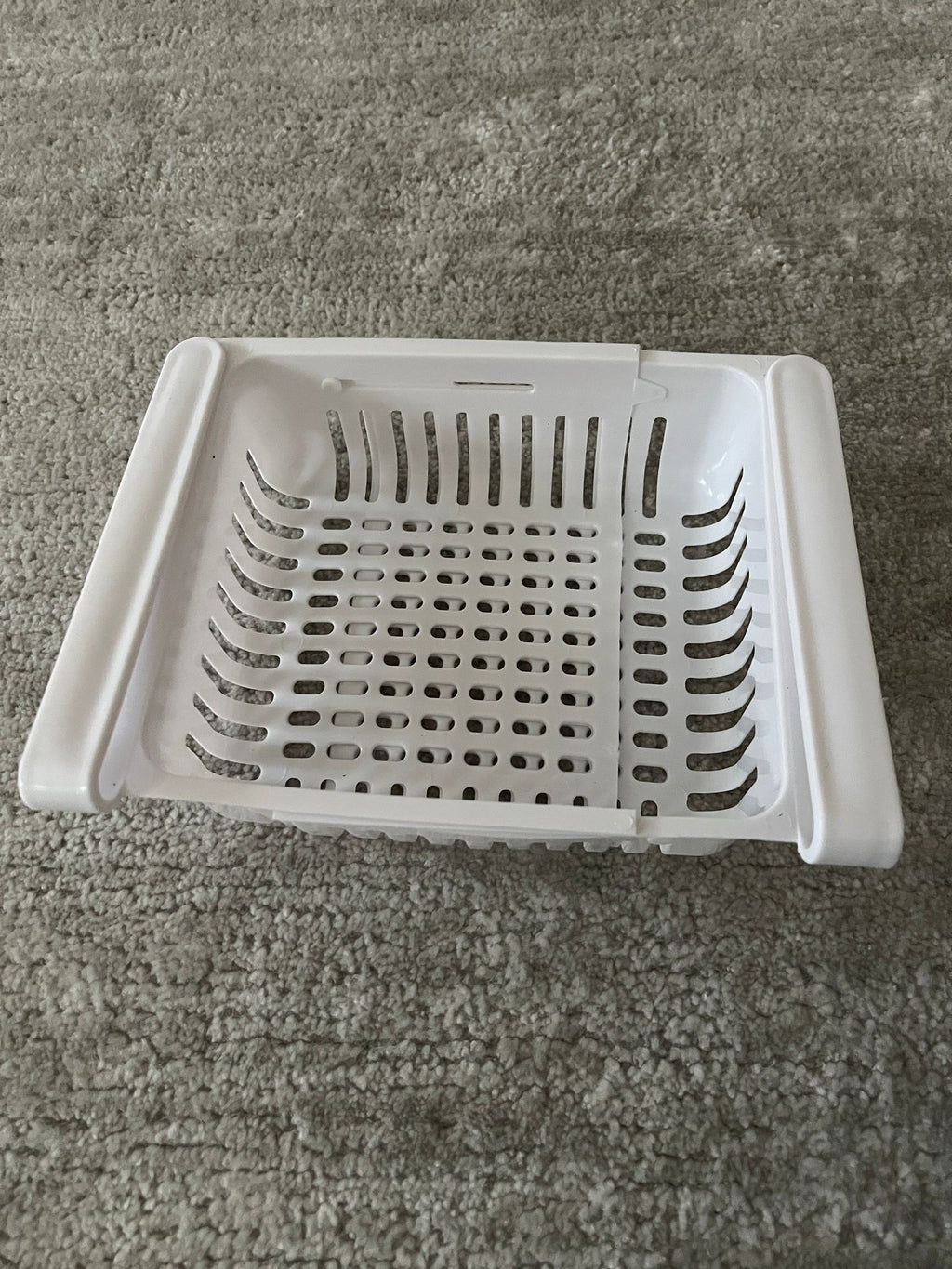 Coș organizator extensibil pentru frigider