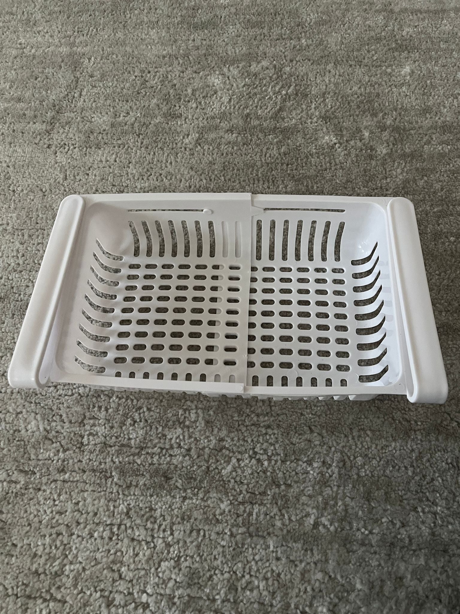 Coș organizator extensibil pentru frigider